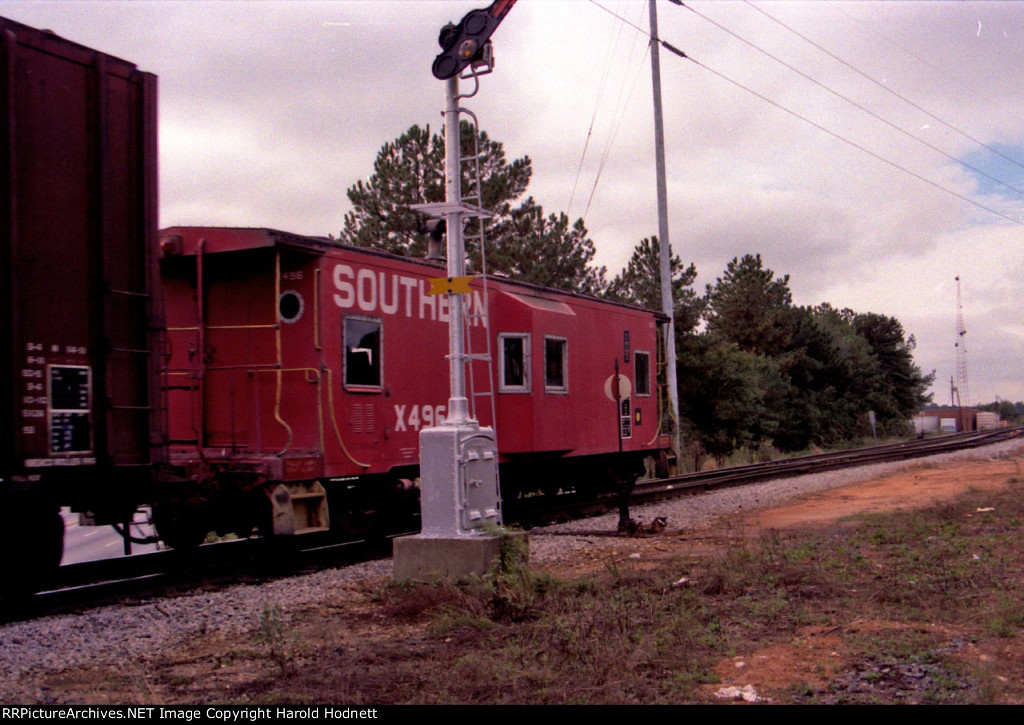 SOU x496 passes the original northbound signal approaching Capital Blvd overpass